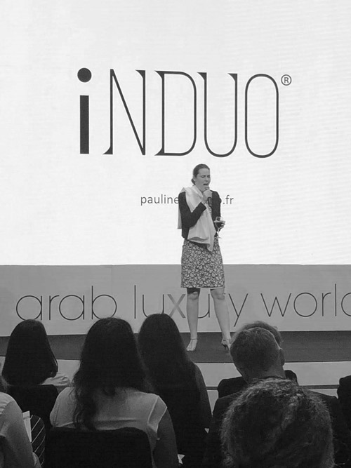 Pauline sur la scène de l'Arab Luxury World